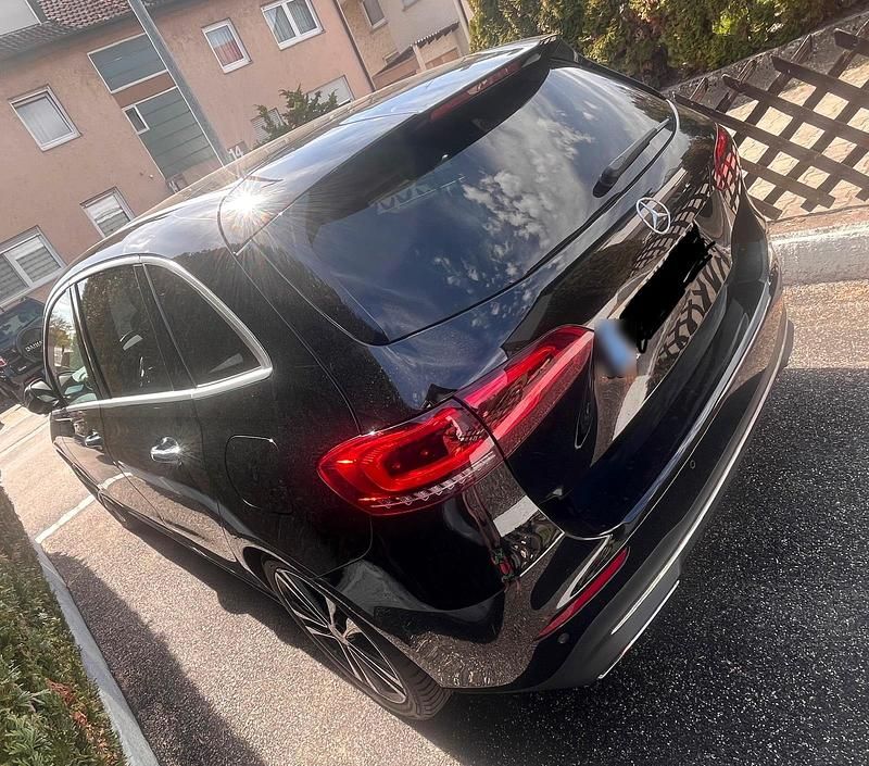 Gebraucht Mercedes B250 224 PS (164 kW) 2020 Schwarz Van / Kleinbus