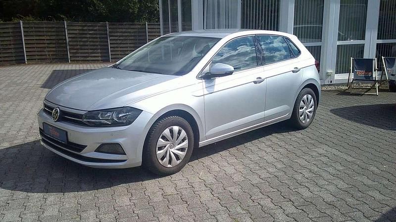 Silber Gebraucht 2018 VW Polo Comfortline Kleinwagen | 9.990 € (Etwas zu teuer) - Bild 1/4