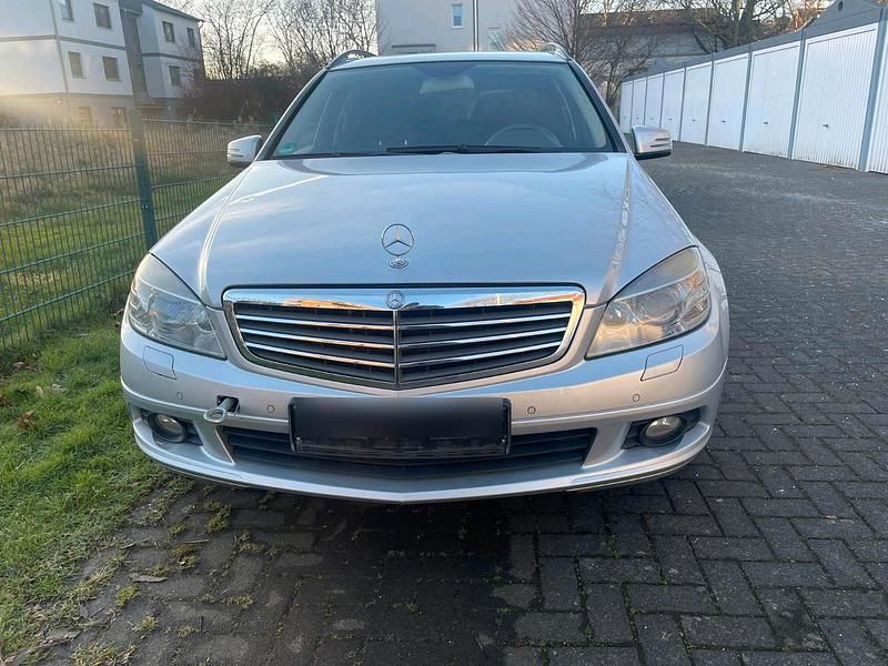 Silber Gebraucht 2010 Mercedes C200 Limousine | 2.000 € - Bild 1/4