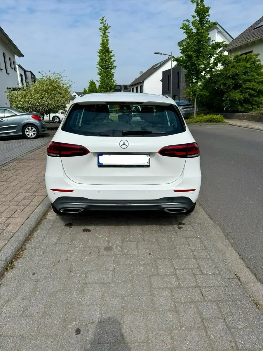 Gebraucht Mercedes B200 163 PS (119 kW) 2019 Weiß Van / Kleinbus
