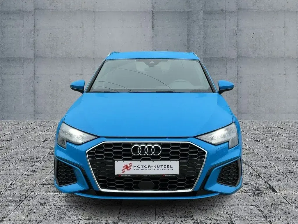 Używany Audi A3 S-Line 150 KM (110 kW) 2023 Niebieski Sedan/Limuzyna