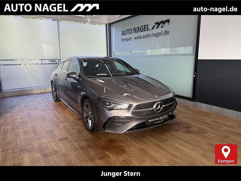 Mountaingrau Gebraucht 2024 Mercedes CLA180 Shooting Brake AMG Kombi | 30.886 € - Bild 1/4