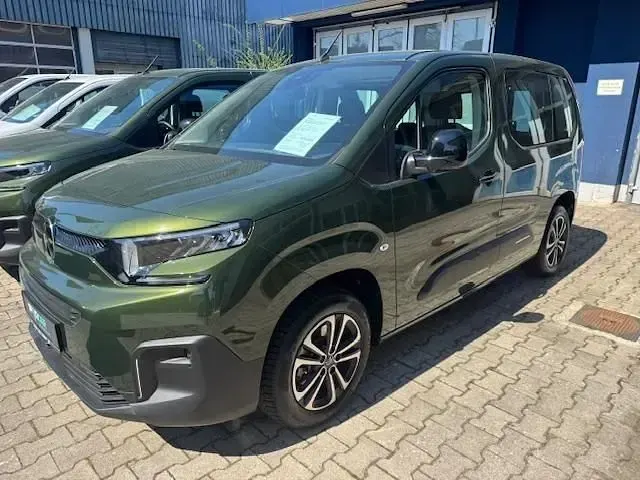 Gebraucht Citroën Berlingo PureTech 110 PS (80 kW) 2024 Grün Van / Kleinbus