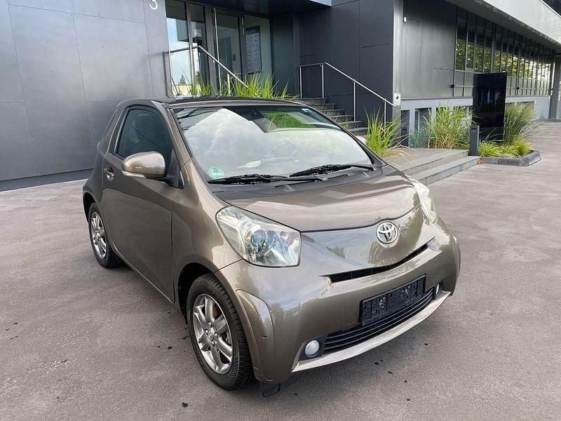 Braun Gebraucht 2010 Toyota iQ Kleinwagen | 4.990 € (Fairer Preis) - Bild 1/4
