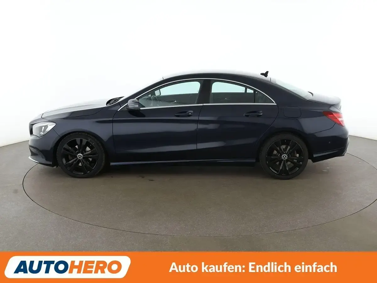 Gebraucht Mercedes CLA200 Urban 136 PS (100 kW) 2017 Blau Coupé
