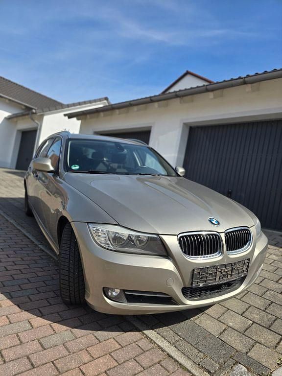 Gebraucht BMW 318 143 PS (105 kW) 2012 Gold Kombi