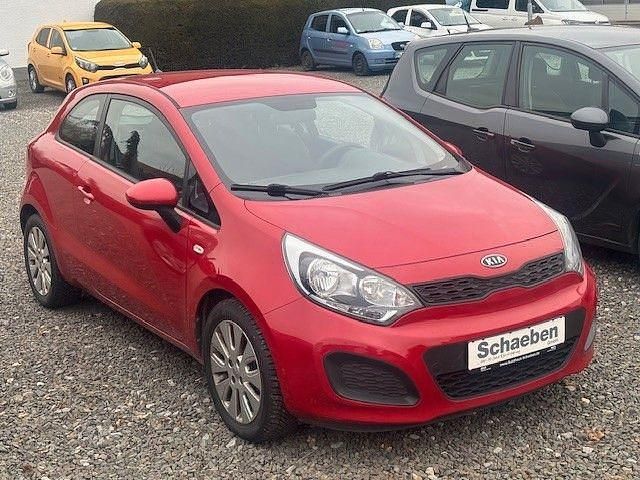 Gebraucht Kia Rio Edition 7 86 PS (63 kW) 2012 Rot Limousine