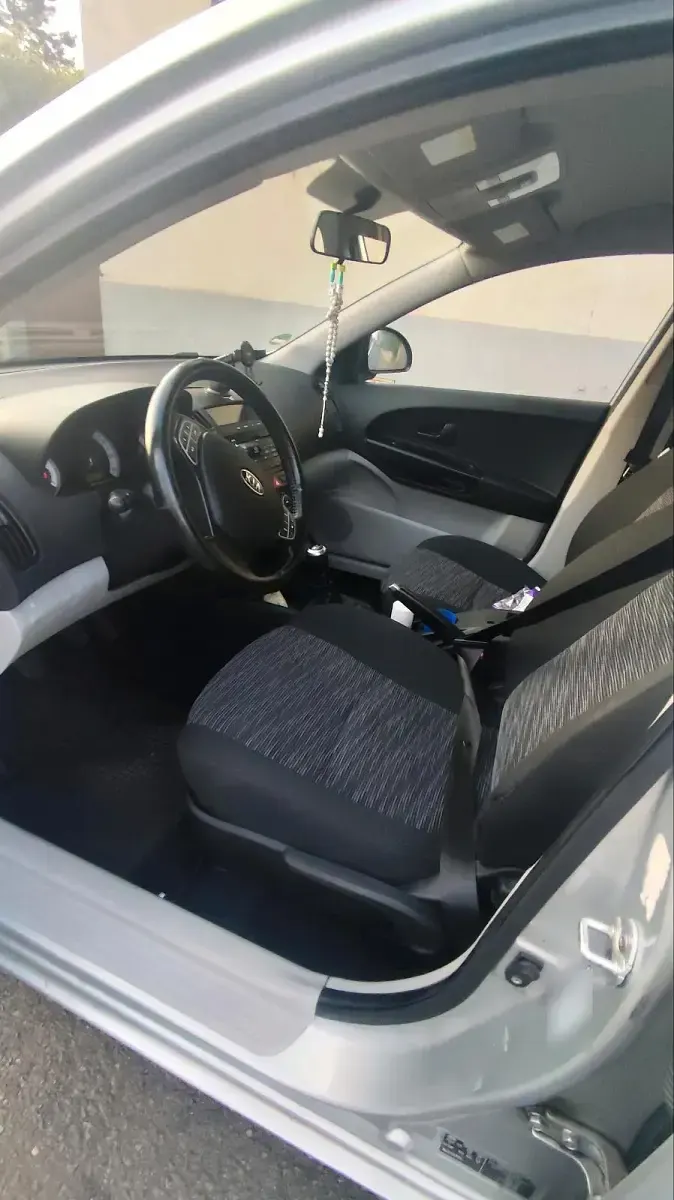 Gebraucht Kia Ceed 130 PS (95 kW) 2008 Silber Kleinwagen