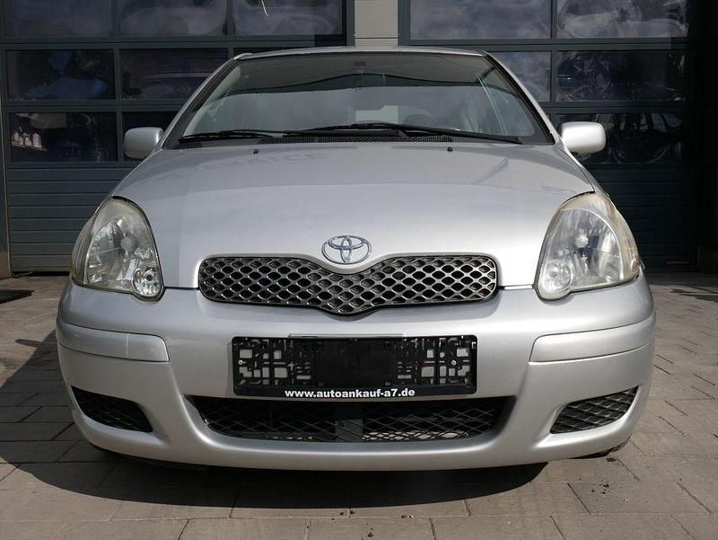 Gebraucht Toyota Yaris Sol 87 PS (63 kW) 2003 Silber Kleinwagen