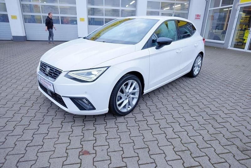 Weiß Gebraucht 2022 Seat Ibiza FR Kleinwagen | 14.890 € (Guter Preis) - Bild 1/4