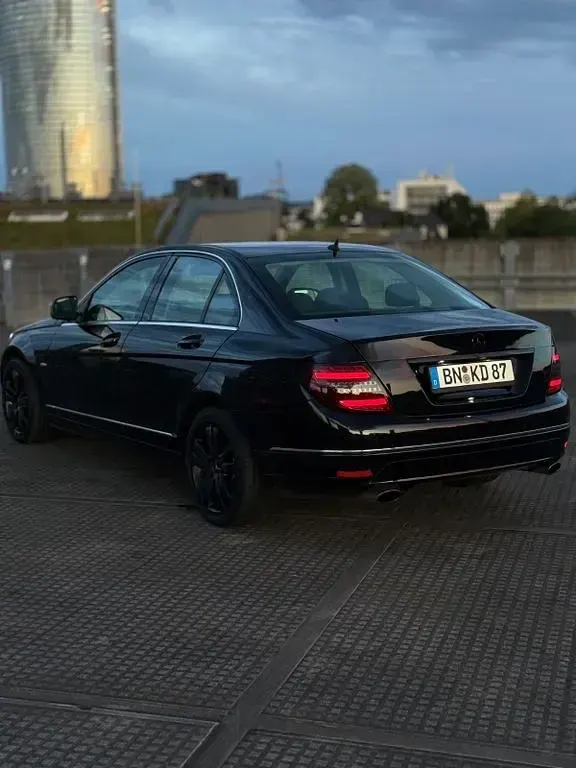 Gebraucht Mercedes C350 Elegance 272 PS (200 kW) 2008 Schwarz Limousine