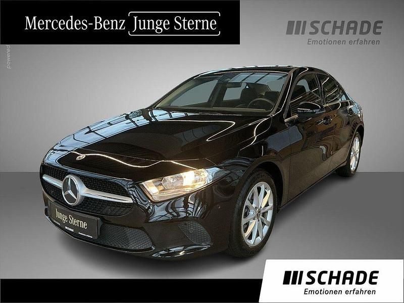 Schwarz Gebraucht 2022 Mercedes A250 Style Limousine | 24.950 € (Fairer Preis) - Bild 1/4