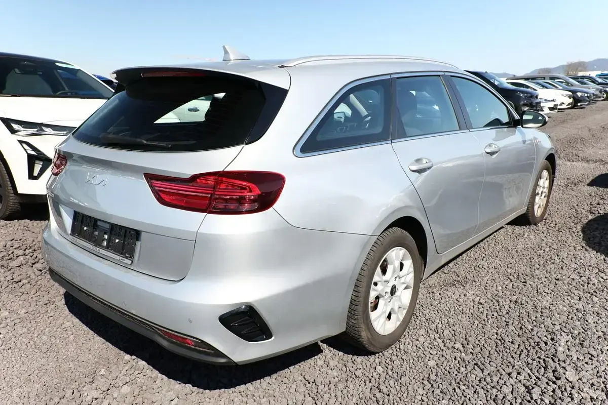 Gebraucht Kia Ceed Sportswagon Vision 120 PS (88 kW) 2024 Lunarsilber metallic Kombi