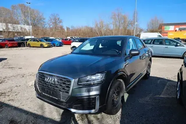 Gebraucht Audi Q2 Design 150 PS (110 kW) 2018 Grau SUV