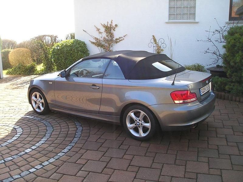 Gebraucht BMW 118 Cabriolet Sport Line 143 PS (105 kW) 2012 Grau Cabrio