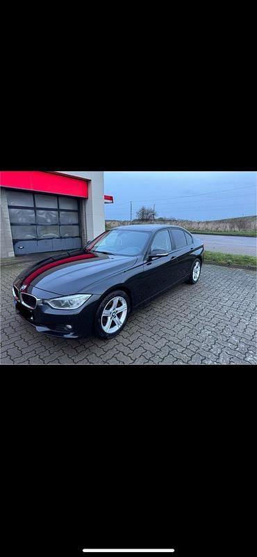 Schwarz Gebraucht 2014 BMW 330 Limousine | 11.499 € (Fairer Preis) - Bild 1/4