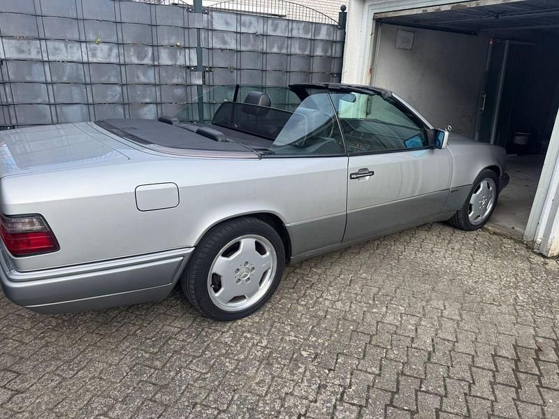 Gebraucht Mercedes E200 Edition 136 PS (100 kW) 1997 Silber Cabrio
