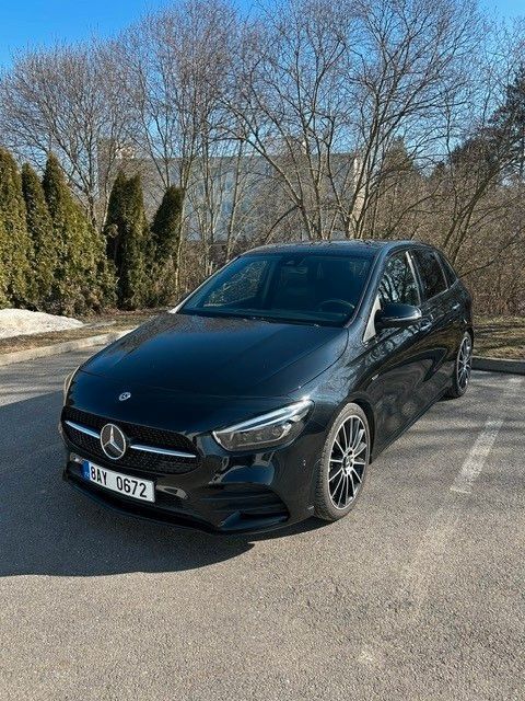 Schwarz Gebraucht 2021 Mercedes B200 Edition Van / Kleinbus | 28.000 € (Fairer Preis) - Bild 1/4