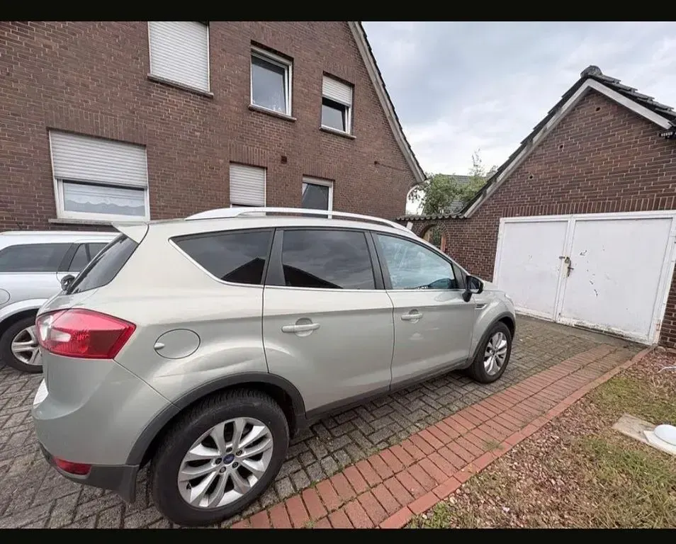 Usado Ford Kuga Titanium 163 HP (119 kW) 2010 Cinzento SUV