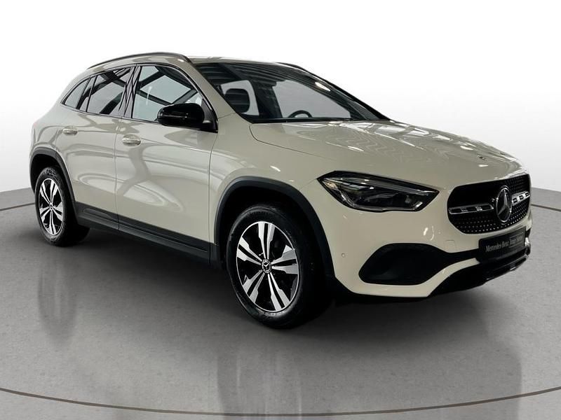 Gebraucht Mercedes GLA200 Progressive 163 PS (119 kW) 2022 Unilack polarweiß SUV