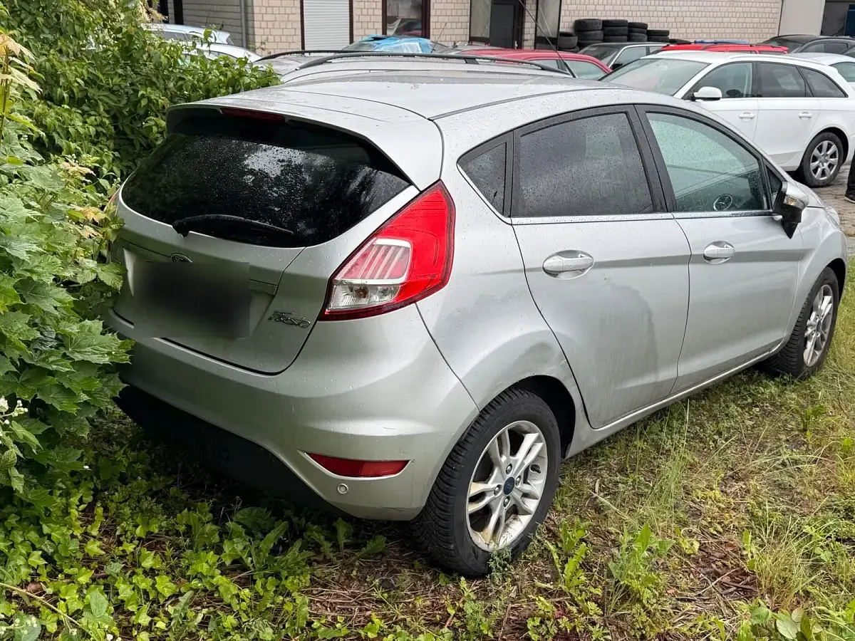 Gebraucht Ford Fiesta 101 PS (74 kW) 2015 Silber Kleinwagen