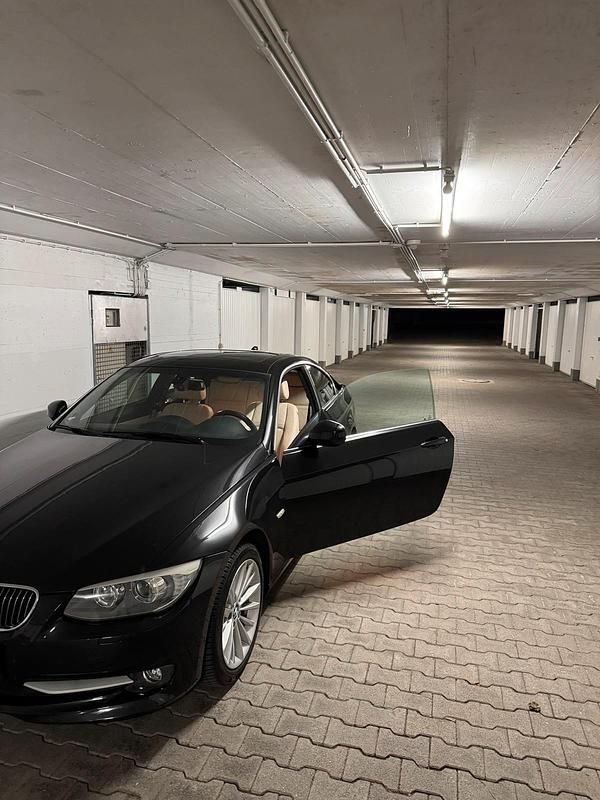 Schwarz Gebraucht 2011 BMW 325 Coupé | 14.900 € - Bild 1/3