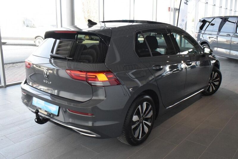 Gebraucht VW Golf VIII Move 150 PS (110 kW) 2024 Polsterfarbe: schwarz Limousine