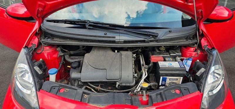 Gebraucht Toyota Aygo 68 PS (50 kW) 2007 Rot Kleinwagen