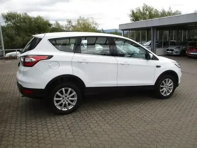 Gebraucht Ford Kuga Trend 120 PS (88 kW) 2019 Weiß SUV