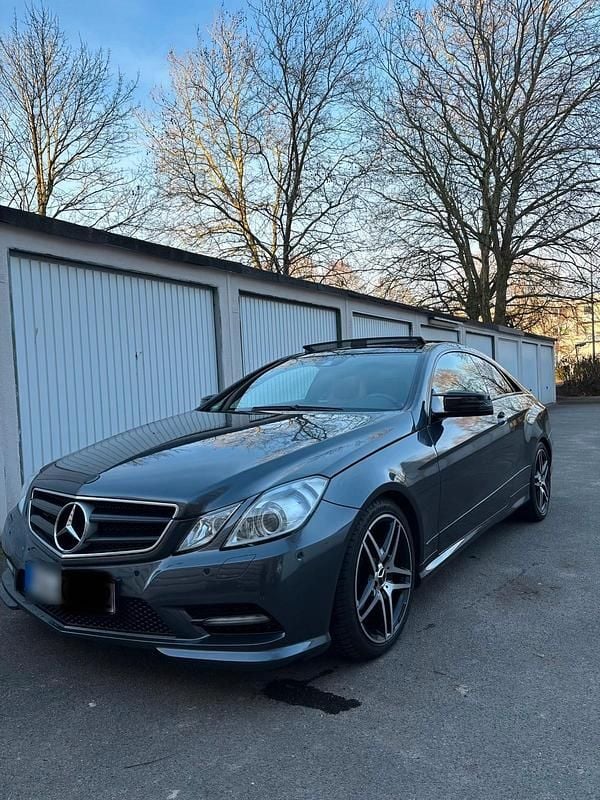 Gebraucht Mercedes E250 AMG line 204 PS (150 kW) 2012 Grau Coupé