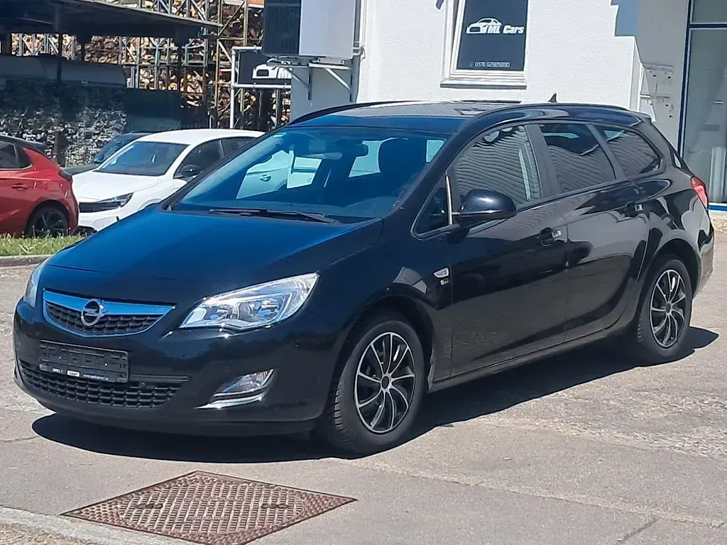 Usado Opel Astra 165 HP (121 kW) 2012 Preto Carrinha