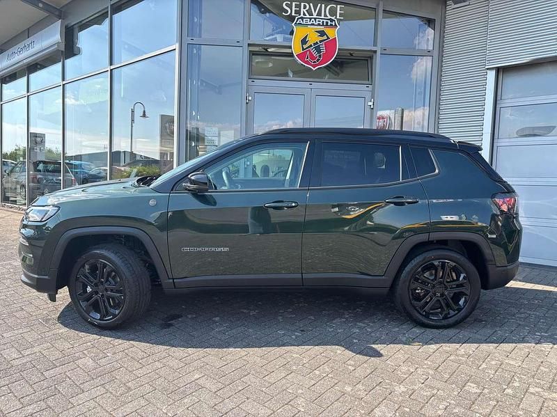 Neu Jeep Compass North 131 PS (96 kW) 2025 Techno green metallic SUV