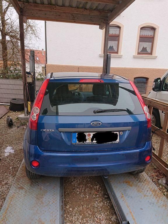 Gebraucht Ford Fiesta Trend 80 PS (58 kW) 2007 Blau Kleinwagen