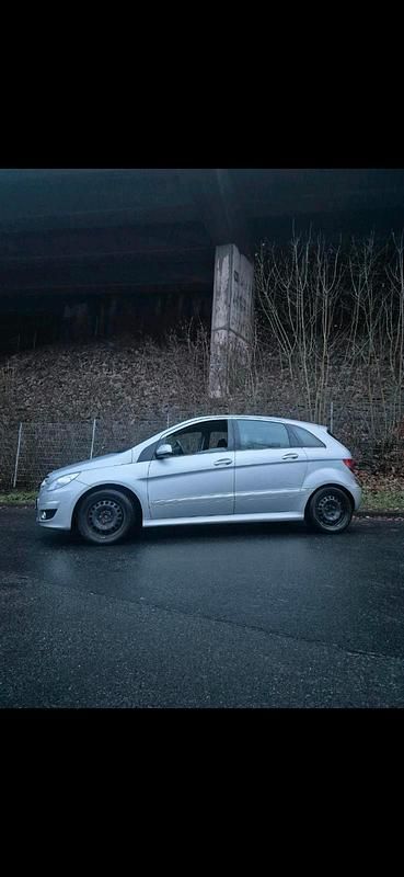 Gebraucht Mercedes B180 109 PS (80 kW) 2009 Silber Van / Kleinbus