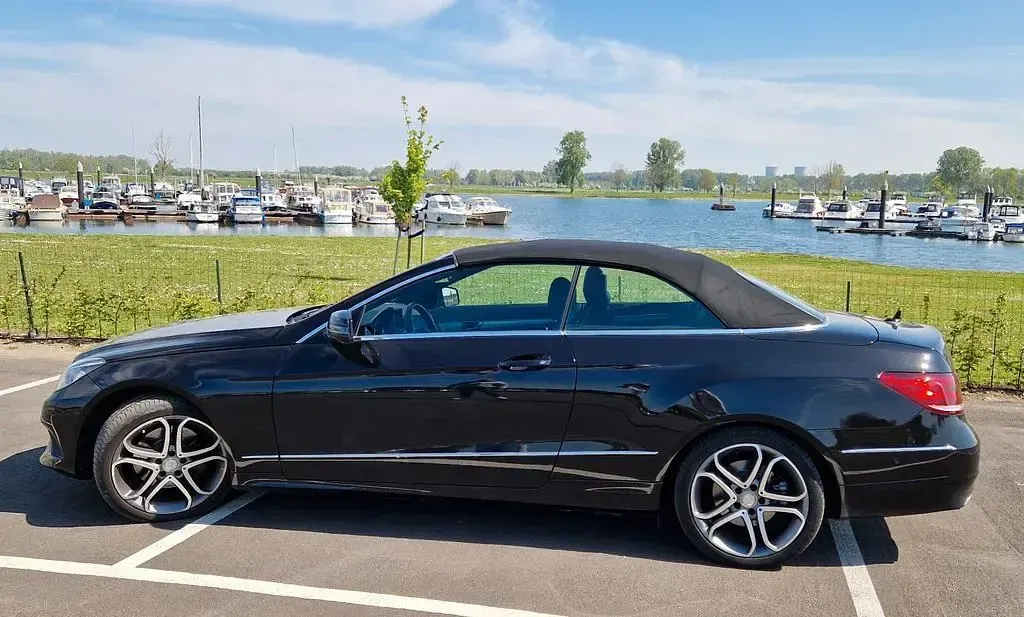 Second-hand Mercedes E250 211 CP (155 kW) 2014 Negru Cabrio