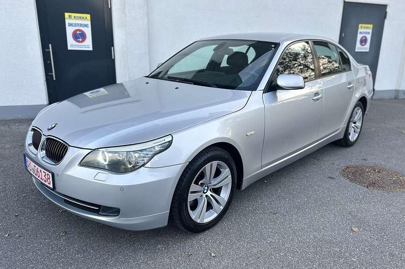 Titansilber metallic Gebraucht 2009 BMW 525 Lifestyle Limousine | 8.200 € (Fairer Preis) - Bild 1/4