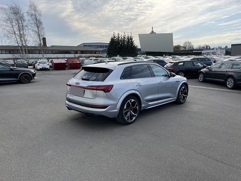 Silber Gebraucht 2022 Audi e-tron Black Edition SUV | 50.089 € (Superpreis) - Bild 1/4