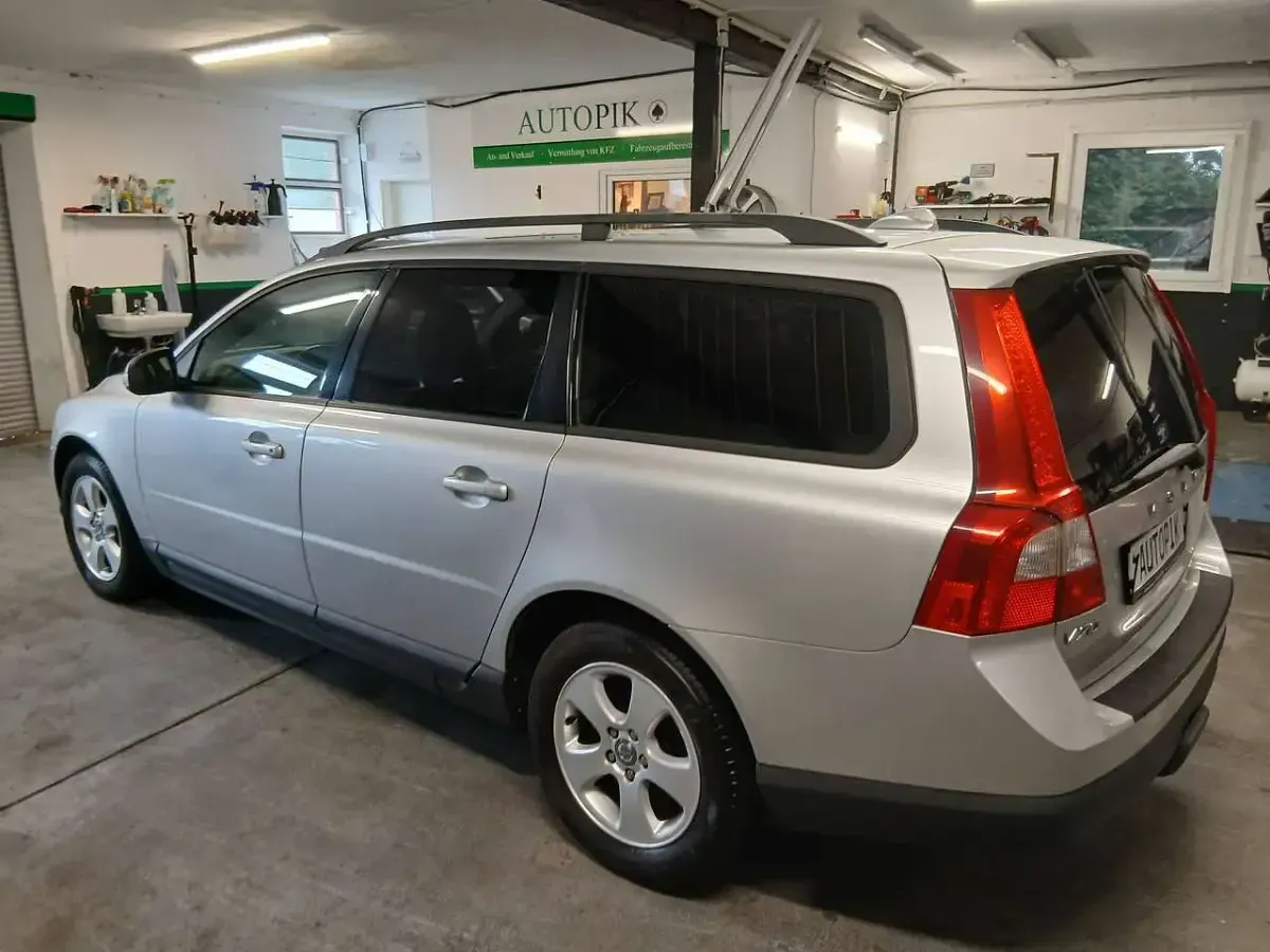 Gebraucht Volvo V70 145 PS (106 kW) 2009 Silver / metallic Kombi