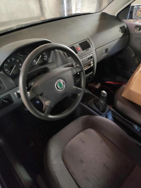 Blau Gebraucht 2002 Skoda Fabia Classic Limousine | 1.250 € (Guter Preis) - Bild 1/4