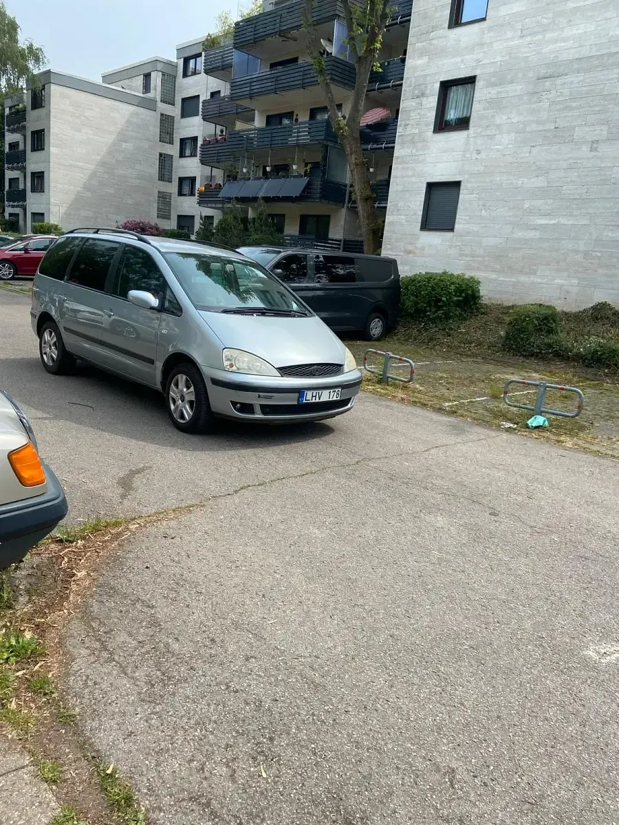 Gebraucht Ford Galaxy 130 PS (95 kW) 2004 Silber Van / Kleinbus