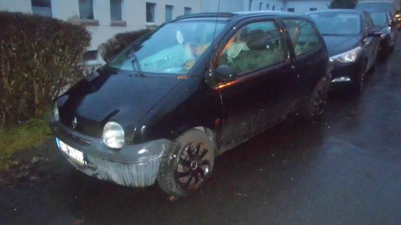 Schwarz Gebraucht 2002 Renault Twingo Kleinwagen | 250 € - Bild 1/4