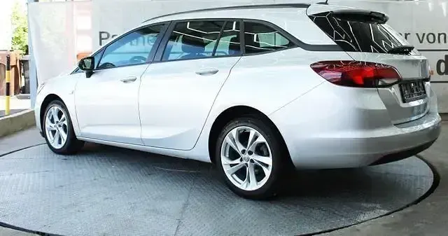 Gebraucht Opel Astra 122 PS (89 kW) 2021 Argonsilber/sovereign/switchbl Kombi