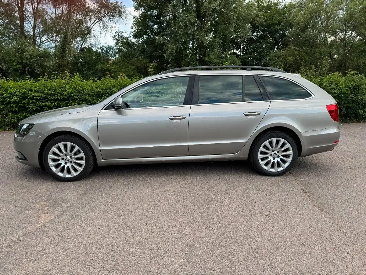 Gebraucht Skoda Superb 170 PS (125 kW) 2015 Silber Kombi