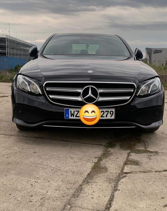 Gebraucht Mercedes E220 Exclusive 194 PS (142 kW) 2016 Schwarz Limousine