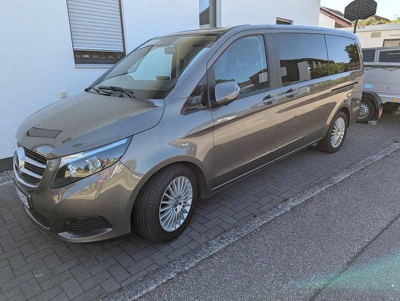 Andere farben Gebraucht 2018 Mercedes V220 Edition Van / Kleinbus | 28.900 € (Superpreis) - Bild 1/4
