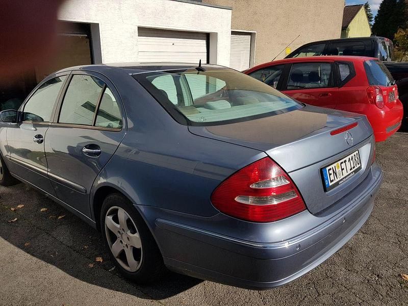 Gebraucht Mercedes E240 Elegance 177 PS (130 kW) 2003 Blau Limousine