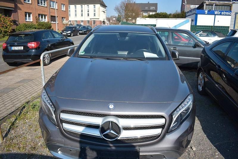 Gebraucht Mercedes GLA200 156 PS (114 kW) 2015 Grau SUV