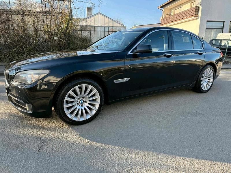 Gebraucht BMW 740 306 PS (225 kW) 2011 Schwarz Limousine