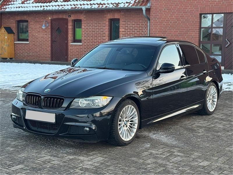 Schwarz Gebraucht 2011 BMW 318 M Sport Limousine | 7.499 € (Fairer Preis) - Bild 1/4