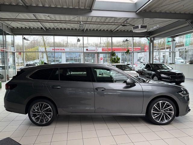 Neu Skoda Superb LAURIN & KLEMENT 204 PS (150 kW) 2026 Grau Kombi